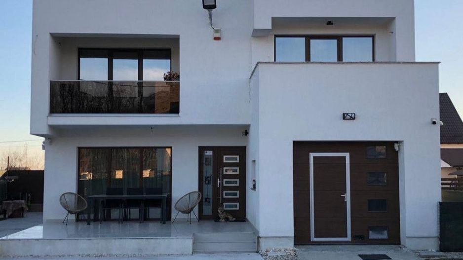 AZURA Imobiliare Pitesti - De Vanzare vila Platou Trivale - Poză 1