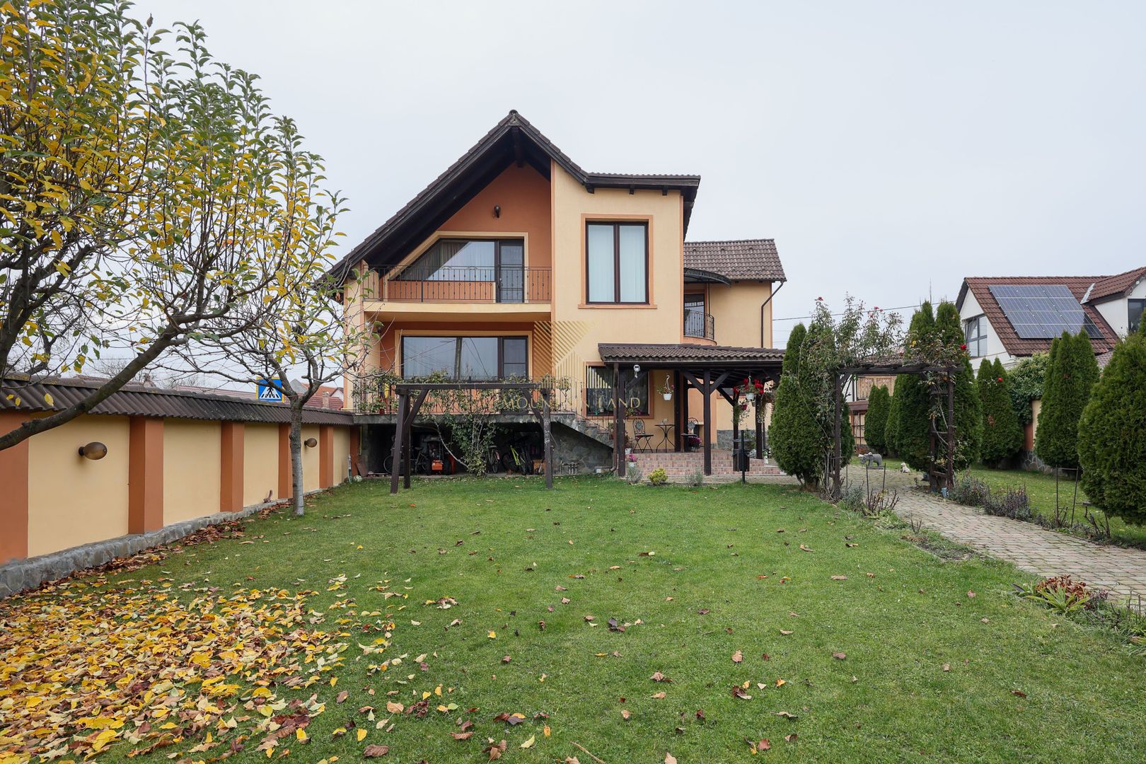 Reședință exclusivistă cu potențial investițional în centrul Cristian - Poză 1