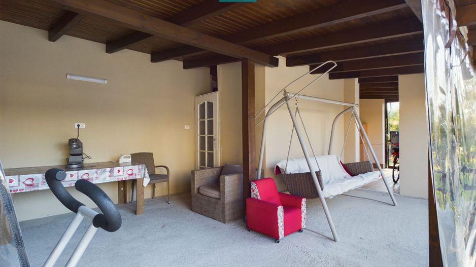 Vilă cu mansardă în Bujac - Poză 26