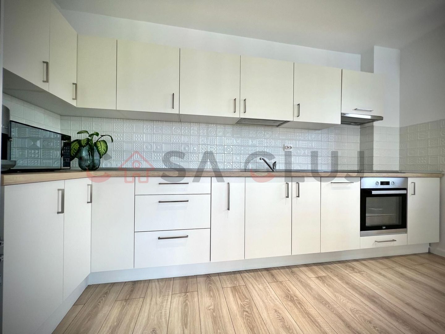 Modern, luminos, cu vedere panoramica si loc de parcare - Gheorgheni - Poză 9