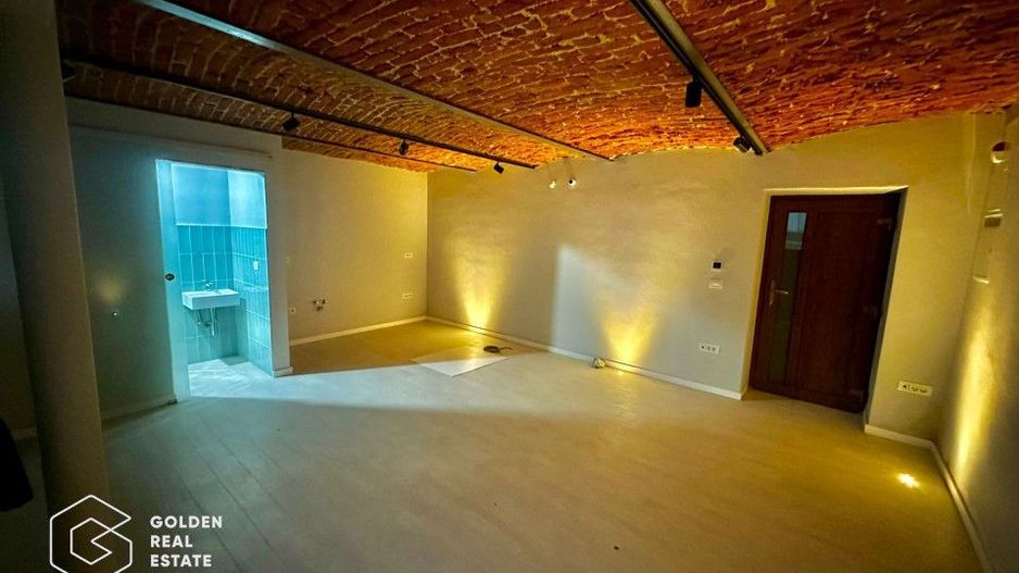 Oportunitate!Spatiu comercial 3 camere+apartament 2 camere la etaj,zona centrala - Poză 3