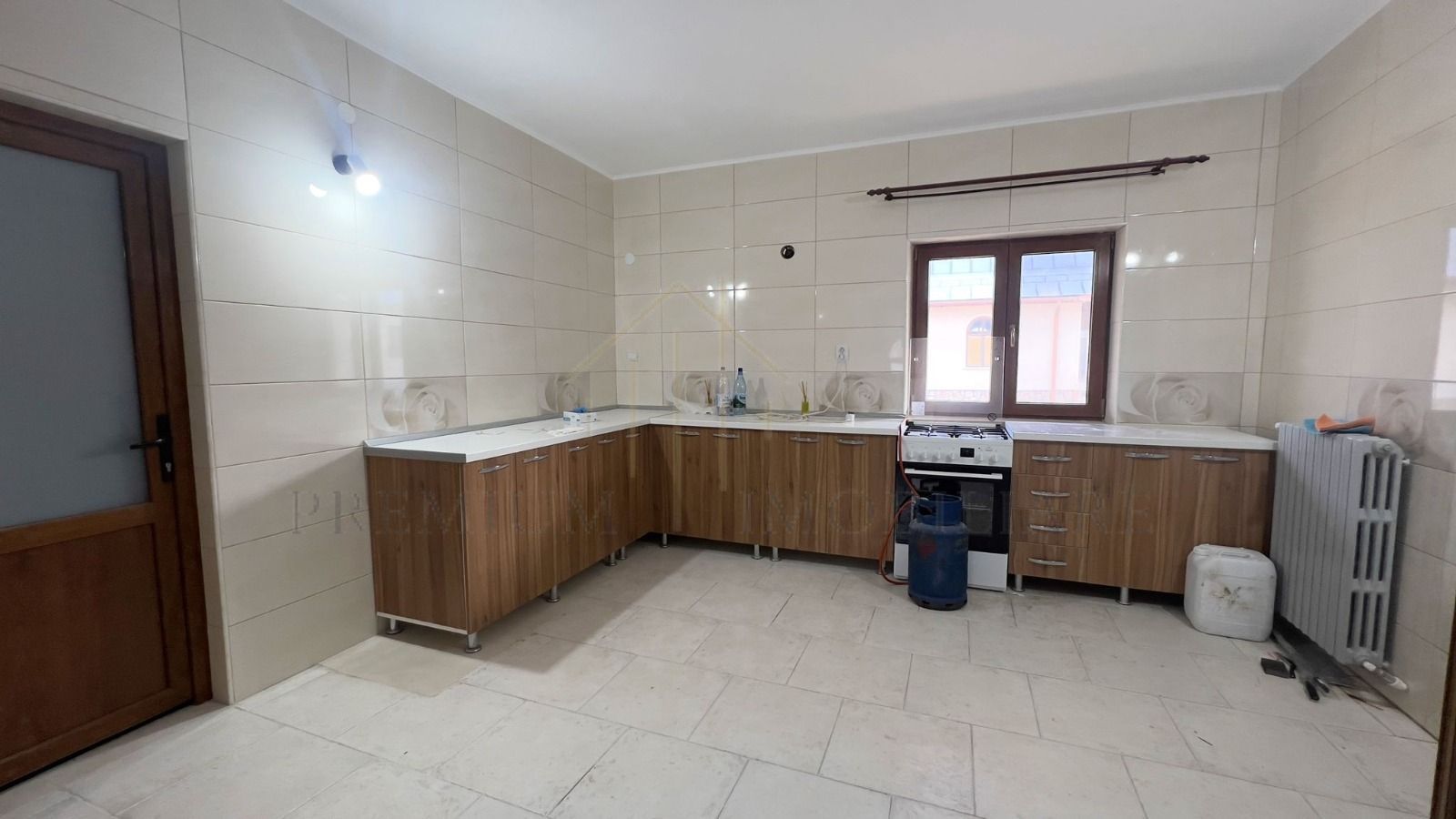 Oportunitate de investiție – Proprietate versatilă în Onești - Poză 12