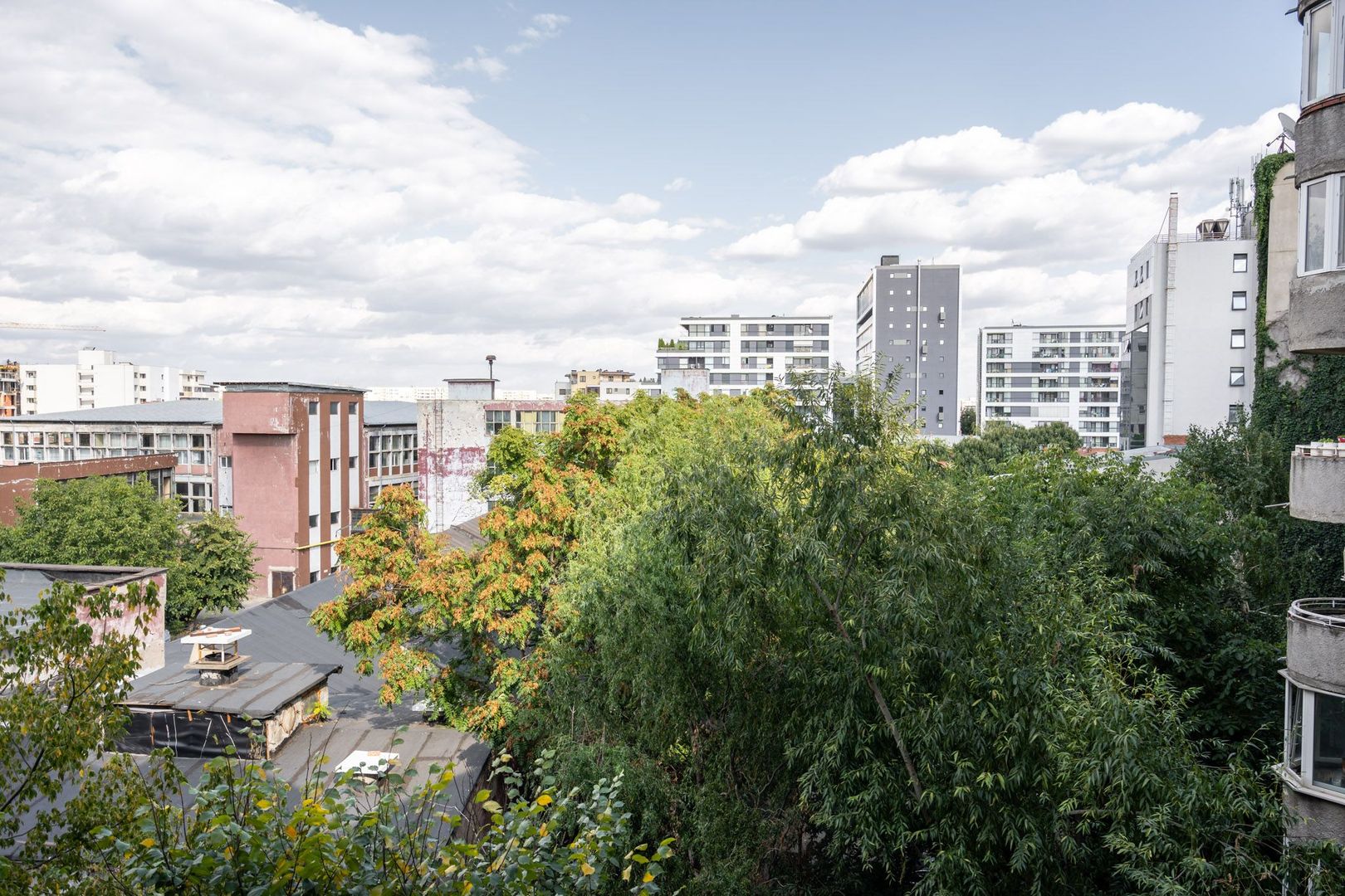 COMISION 0% - Apt.3 camere si Loc Parcare, bl. 1997, vedere gradina, metrou 8min - Poză 12