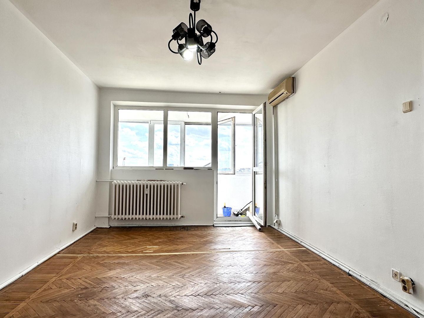 Apartament 2 camere Mihai Bravu 42-62, vedere spate, bloc izolat - Poză 5