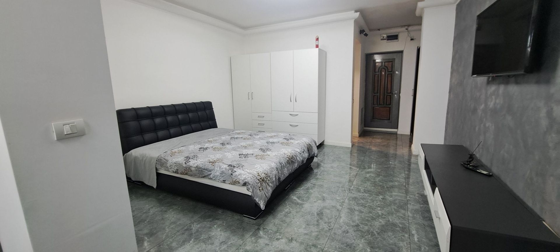 Garsoniera moderna, zona Chisinau, etaj 7, totul nou, mutare imediata - Poză 2