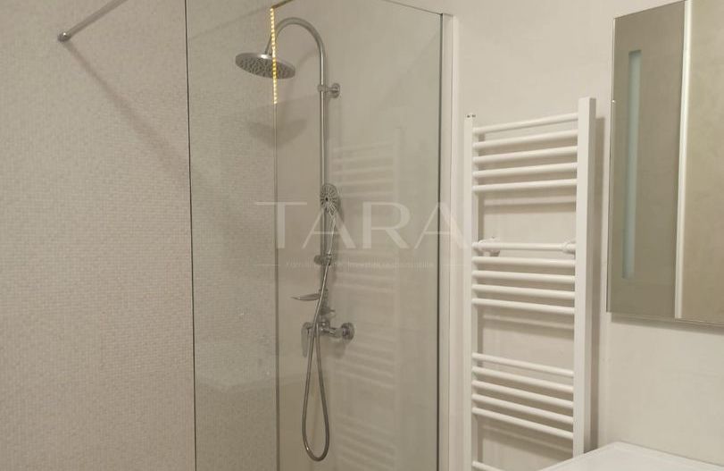 Apartament cu 3 camere, parcare subterană, zonă liniștită. - Poză 6