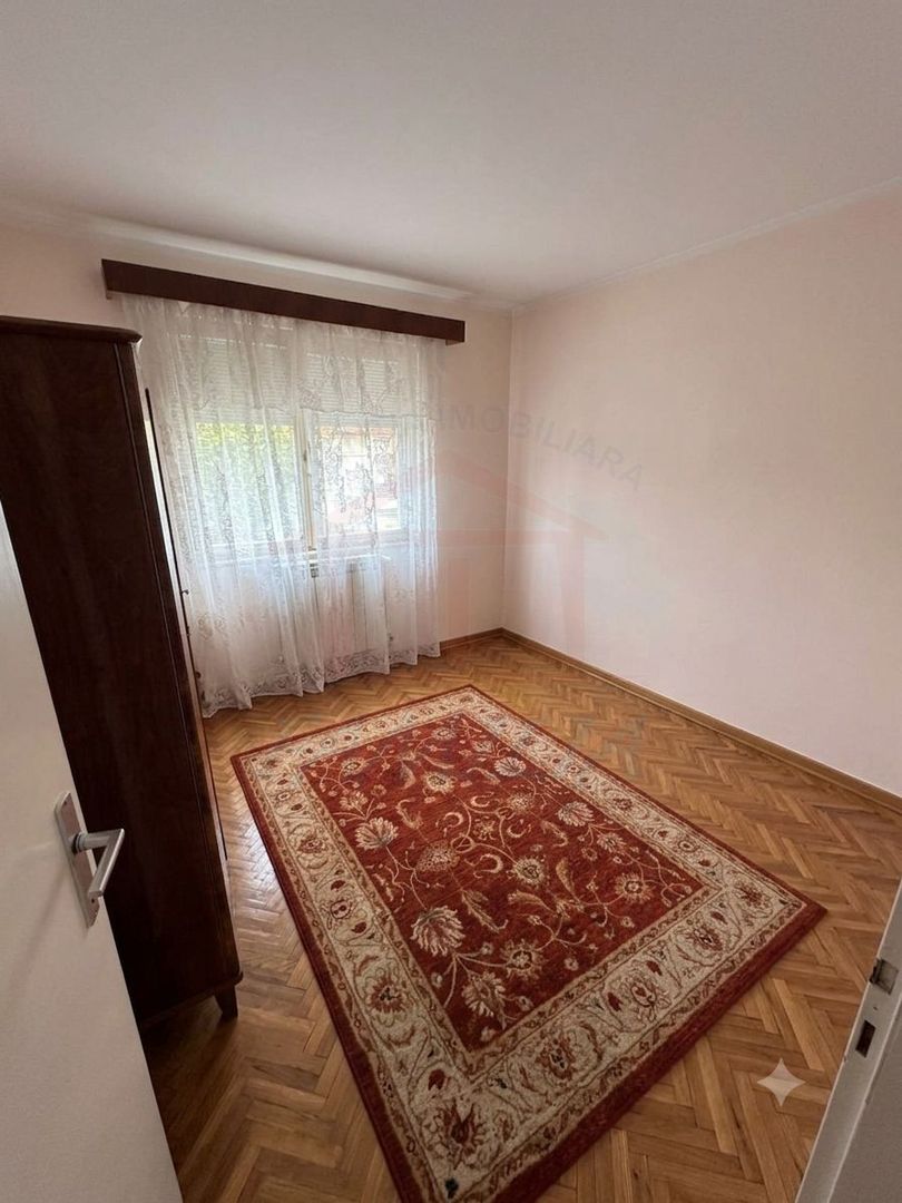 Vanzare apartament cu 4 camere in Micro 13, etaj 3, pret 65 000 euro - Poză 16