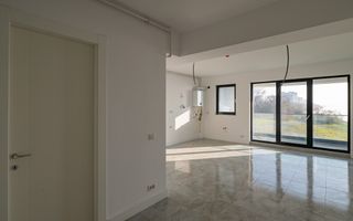 2 camere Mamaia | Private Lake- bloc 2025| Vedere frontală la lac, la 5 m de apa - Poză 9