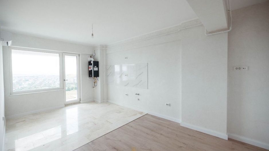Apartament exceptional 2 camere etaj 7/8 Royal Town 131.200euro - Poză 3