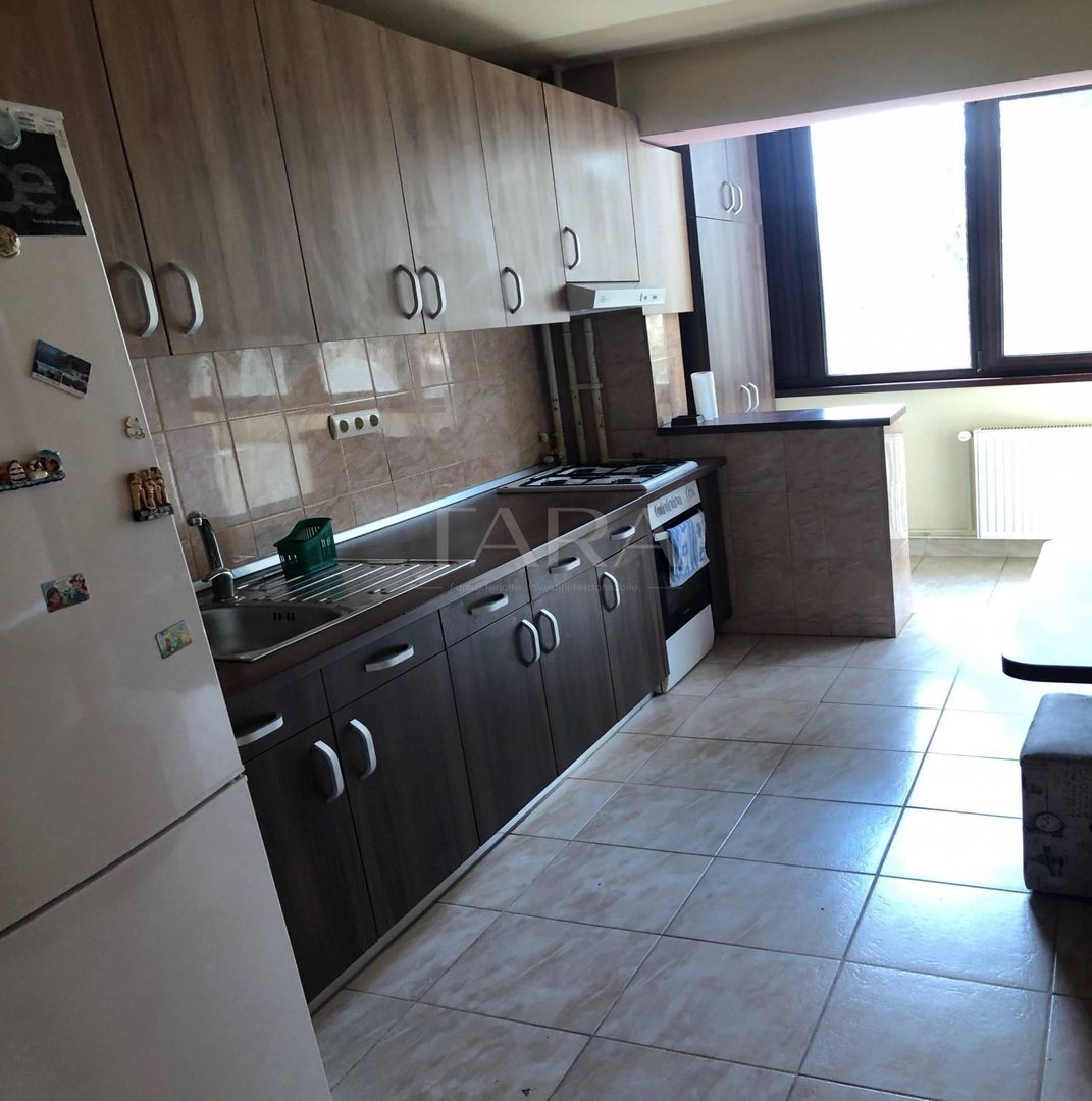 Apartament cu 3 camere, balcon închis 8mp, zona Diana, Gheorgheni. - Poză 2