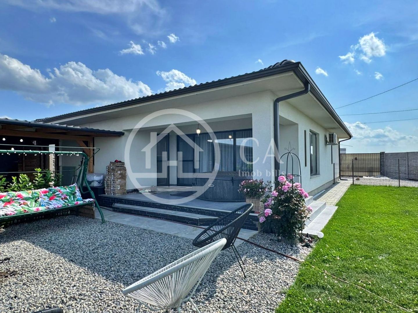 Casă de vânzare cu 3 camere si o anexa  in Sântandrei, Bihor - Poză 1