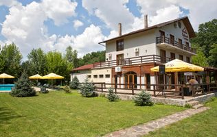 Pensiune, teren 4.460 mp, Hidișelul de Jos, Bihor. 685.000 Euro (neg).