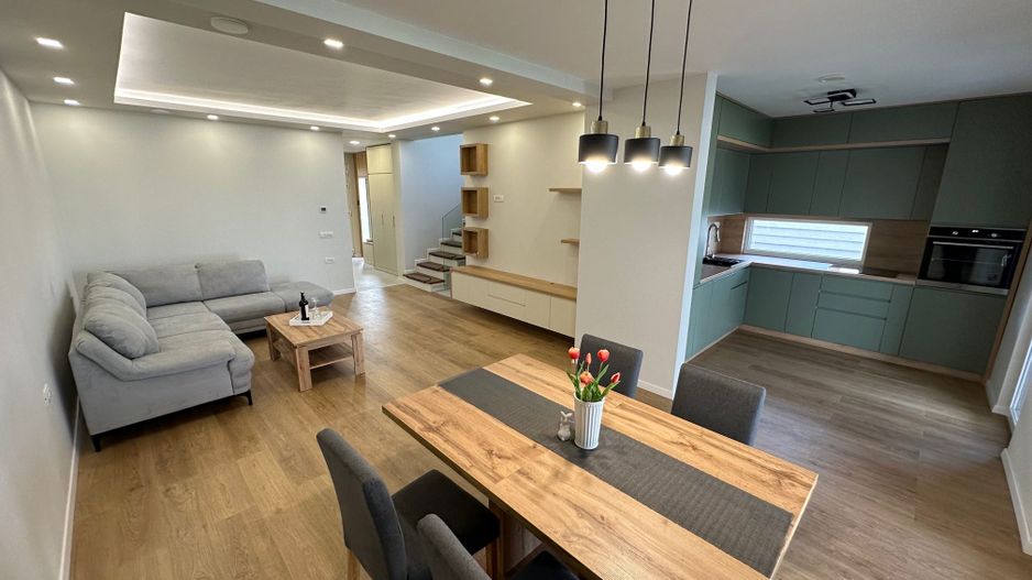 Duplex deosebit cu garaj și subsol - Poză 1