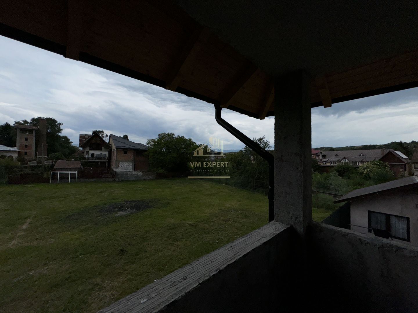 VILA 5 CAMERE, ZONA ULTRA CENTRALA, CAMPULUNG MUSCEL, TEREN 500 MP - Poză 9