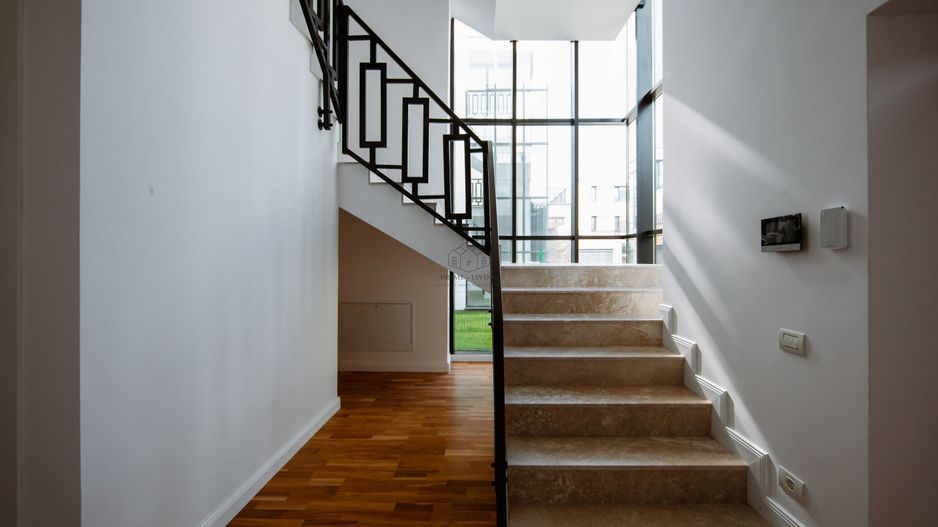 VILA SUPERBĂ CU 4 DORMITOAARE ȘI PISCINA LA INCHIRIERE - Poză 8