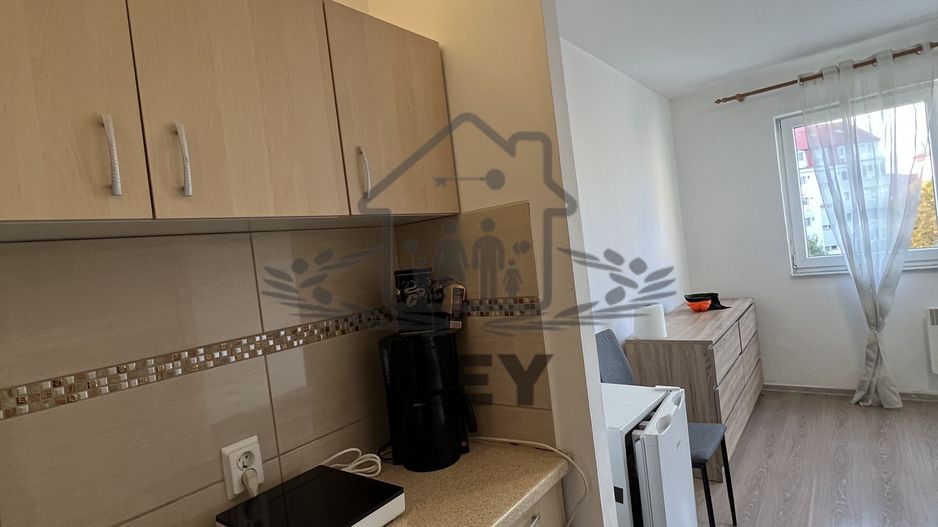 Cameră de închiriat în bloc de garsoniere / aprox.14-16 mp utili - Poză 1