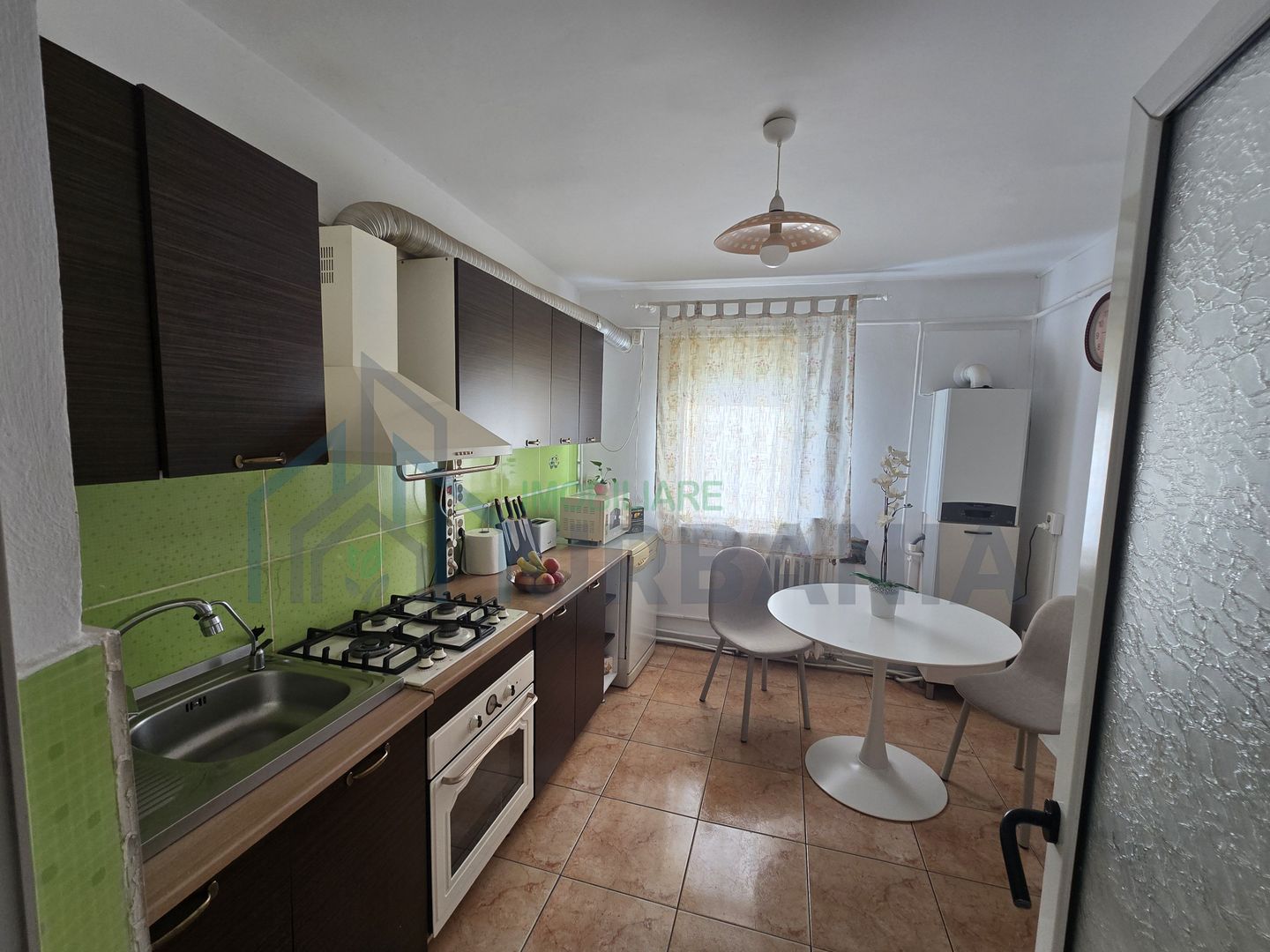Apartament 3 camere, decomandat, mobilat și utilat complet, în Centrul Iașiului - Poză 2