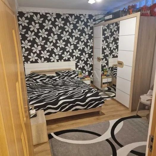 Apartament cu 3 camere in zona centrala - Poză 5