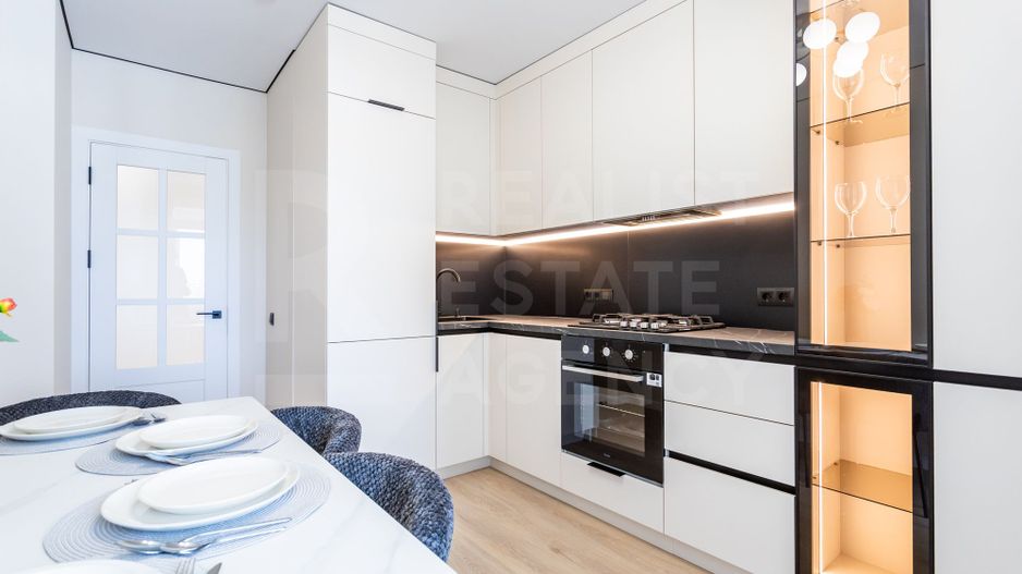Vânzare, apartament,3 camere, Strada Nicolae Milescu Spătarul, Ciocana - Poză 2