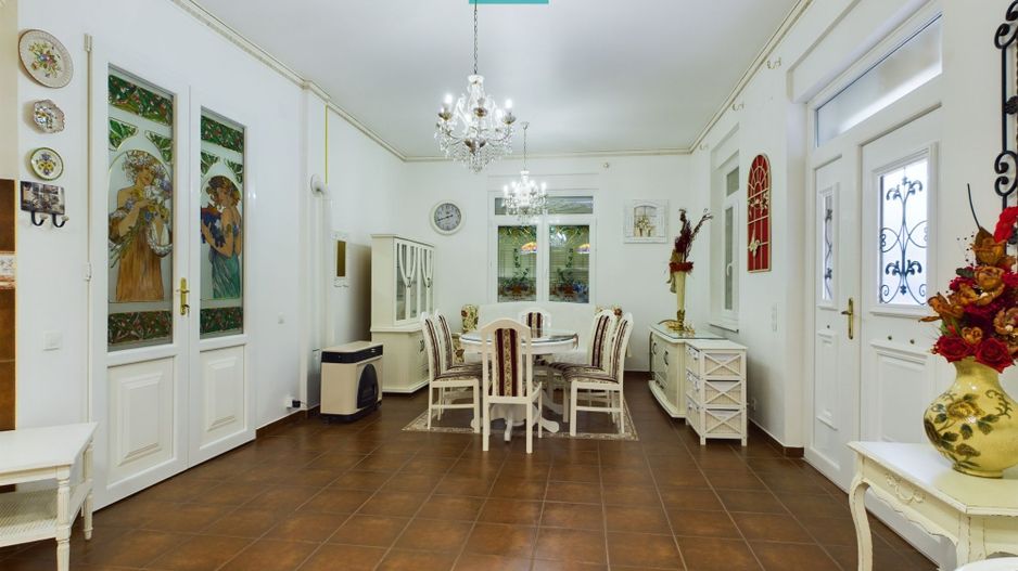 Vilă luxoasă cu o casă de oaspeți în Serbia - Poză 21