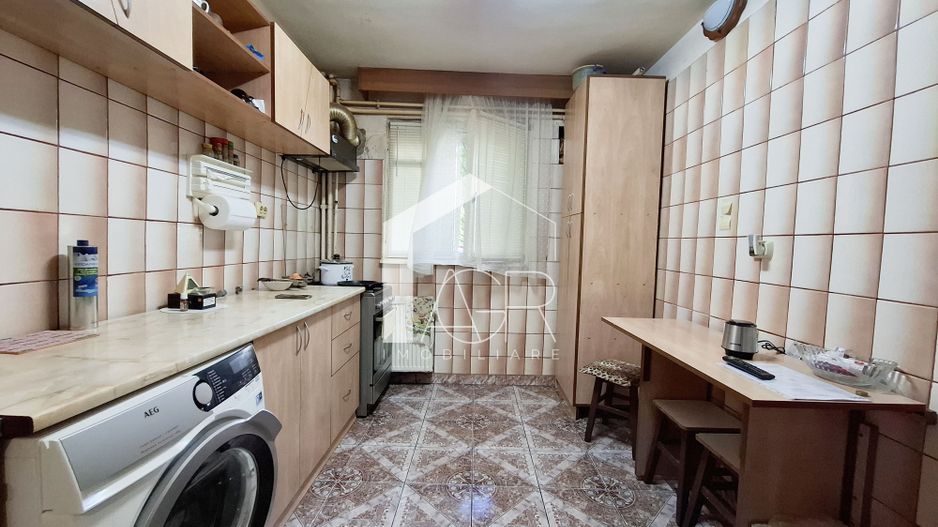 Apartament cu 3 camere, decomandat, zona Vest - Poză 4