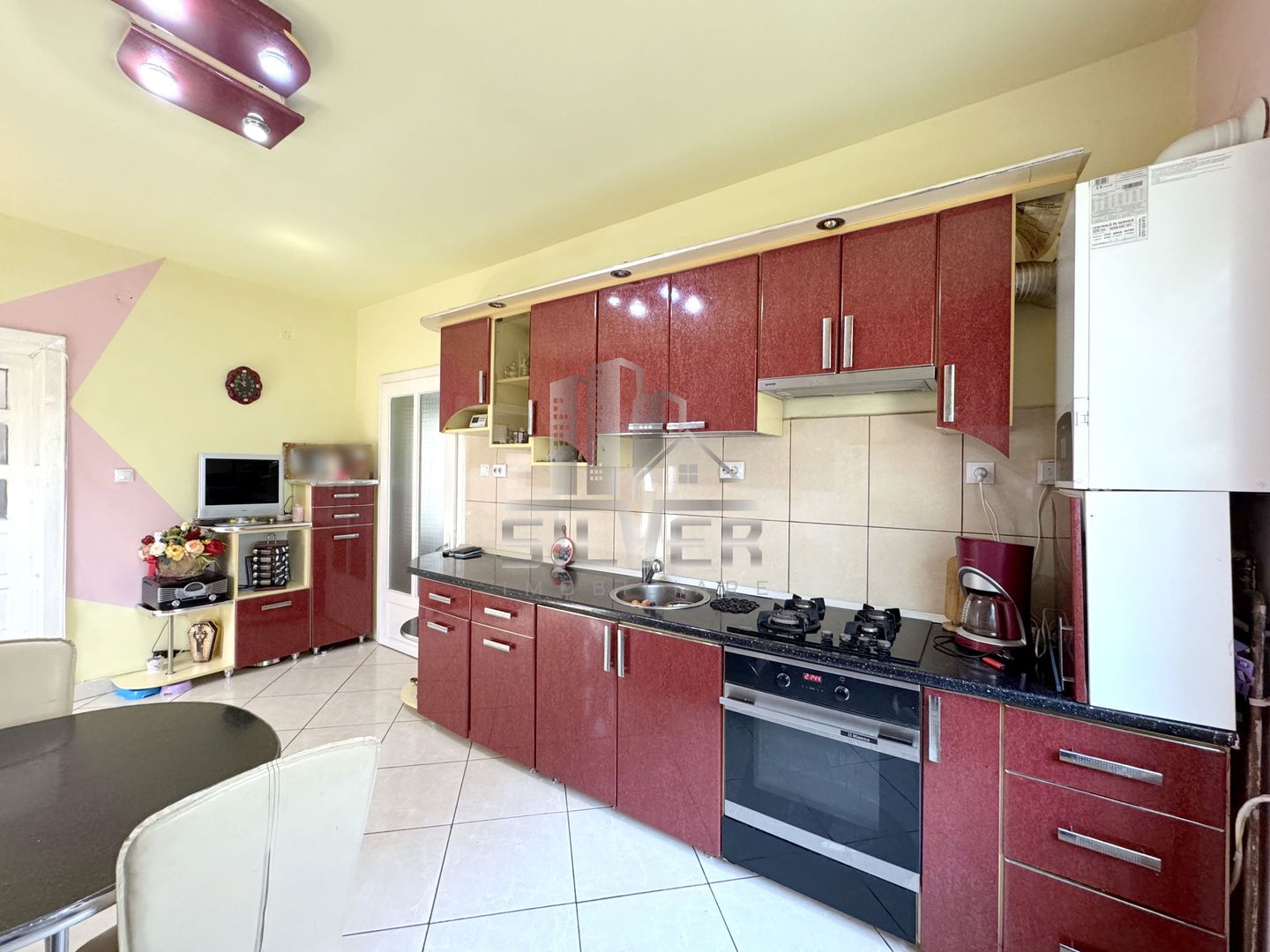 Casa cu 4 camere/teren 396mp/Garaj/Str.Stefan Augustin. - Poză 12
