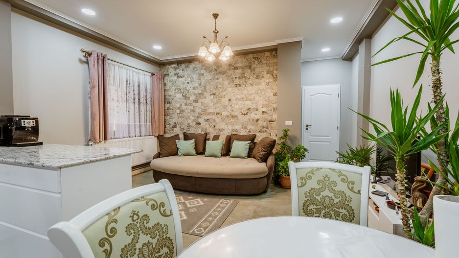 Apartament la curte cu intrare separată - Poză 3