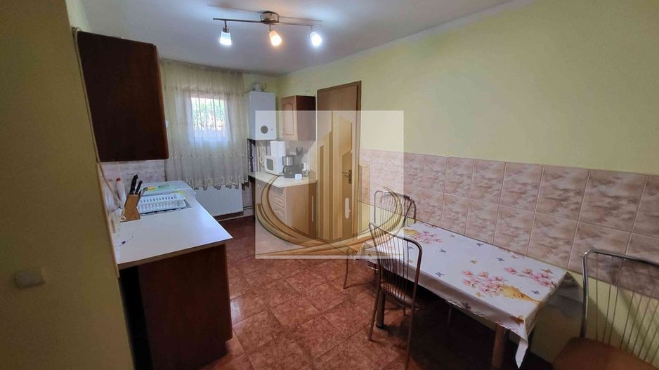 Casă spațioasă, versatilă – ideală pentru firmă sau locuință - Poză 10