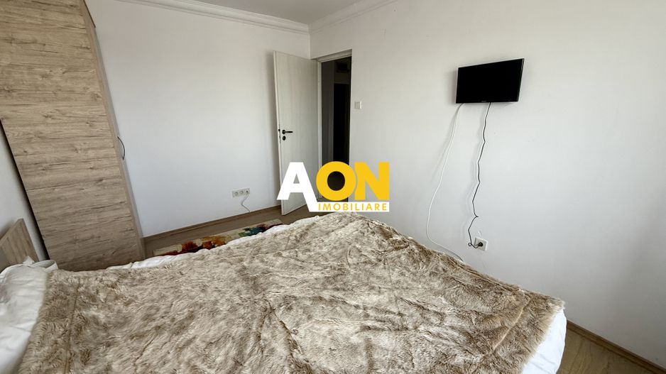 De vanzare apartament 2 camere, vedere superba Cetatea Alba Carolina - Poză 4