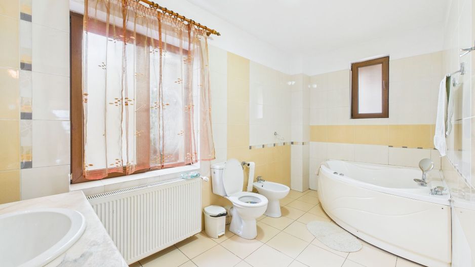 Casă spațioasă în Popești-Leordeni - Poză 6