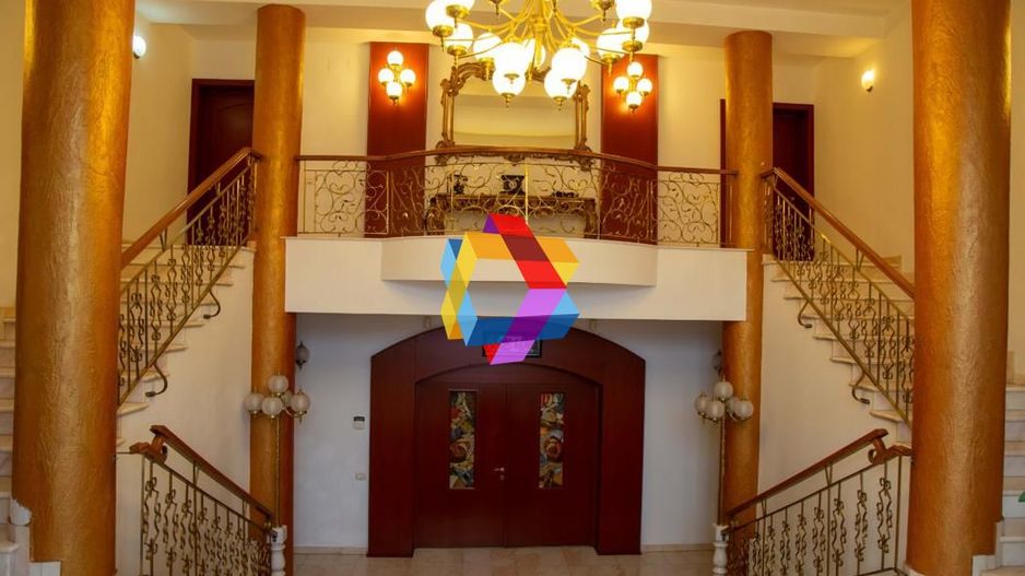 Conac cu piscina - 1810 mp - Poză 2