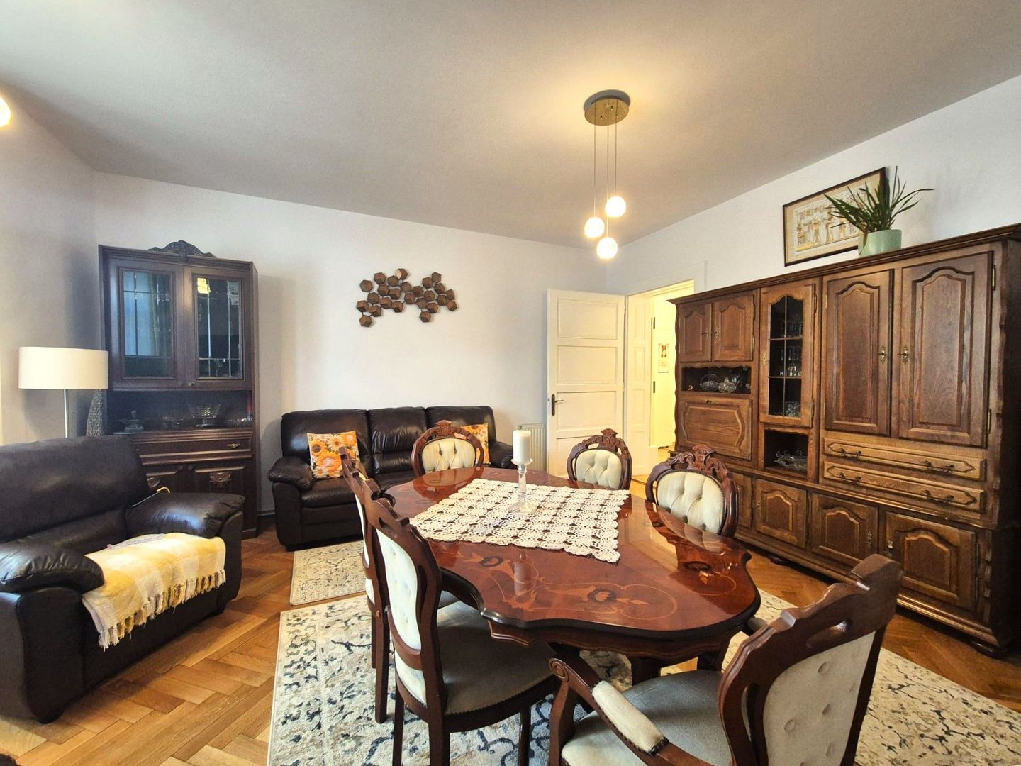 Piața de Miercuri, casă singură în curte, renovată 2025 - Poză 4