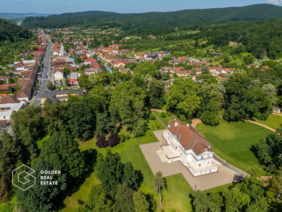 Cladire cu 24 camere, langa Castelul Regal Savarsin - Poză 28