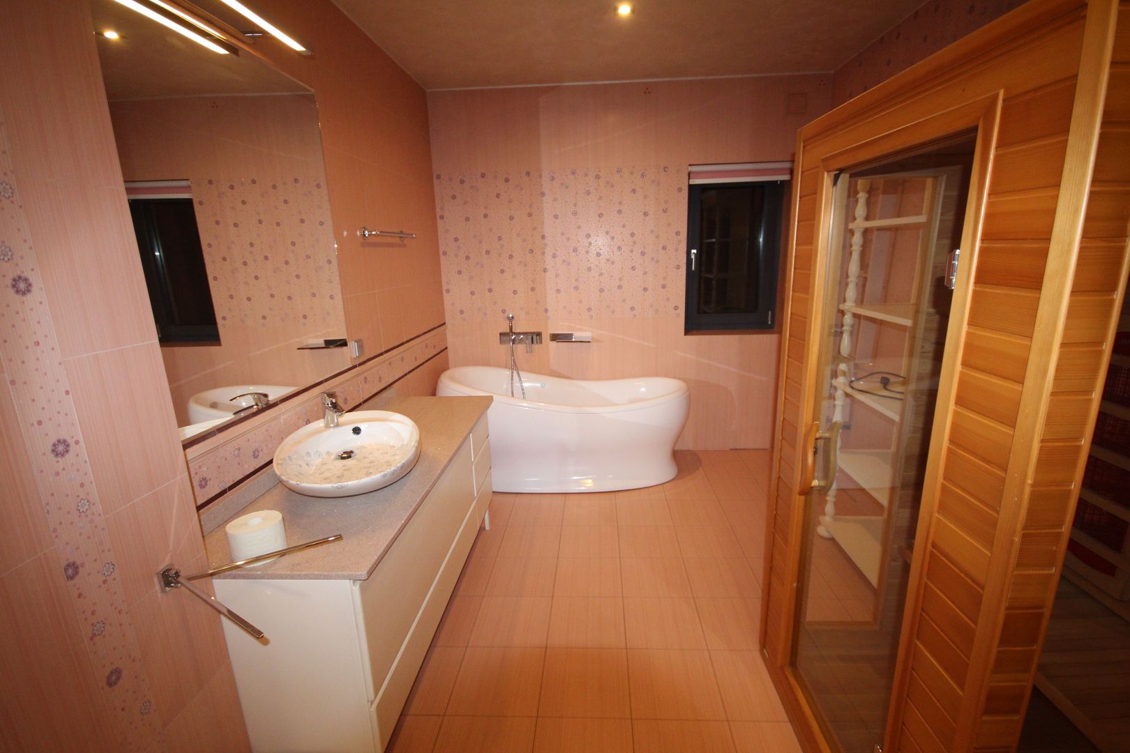 Lux la 5 minute de Iulius Twon - Poză 48