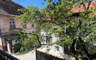 2 camere în inima orașului – ideal pentru locuit sau investiție - Poză 7