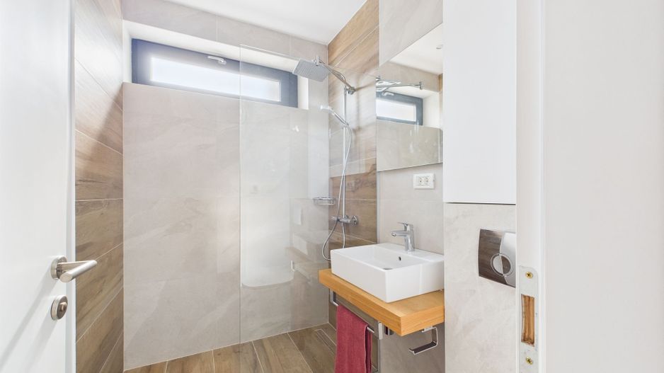 Casă modernă și elegantă, mobilată și utilată - Poză 14