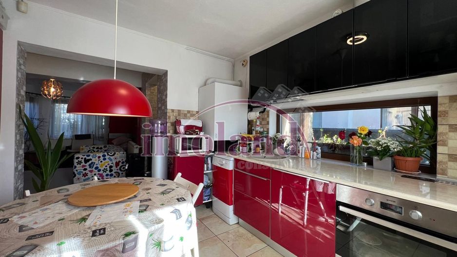 Casa cu garaj si curte - Balotesti - Poză 6