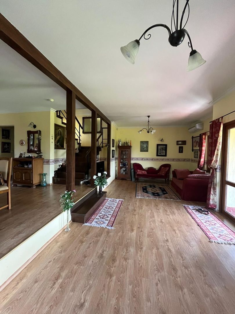 Casă elegantă, spațioasă, ideală pentru familie – Sanmihaiu Roman - Poză 9