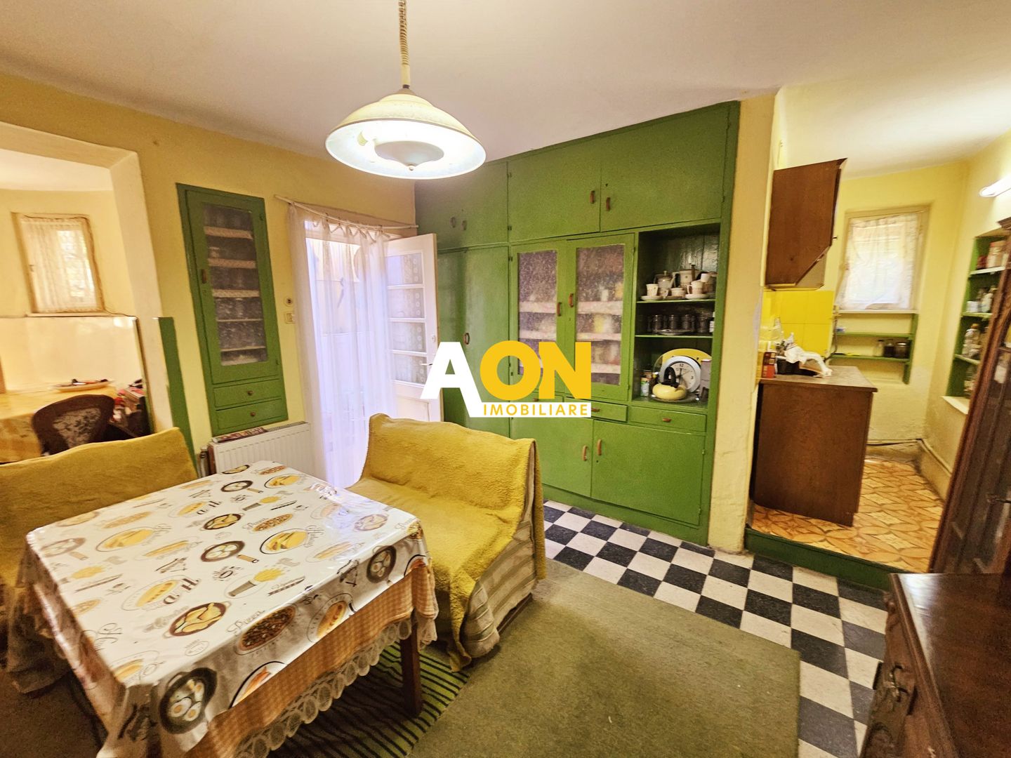 Casa situata in imediata apropiere a Cetatii - Poză 17