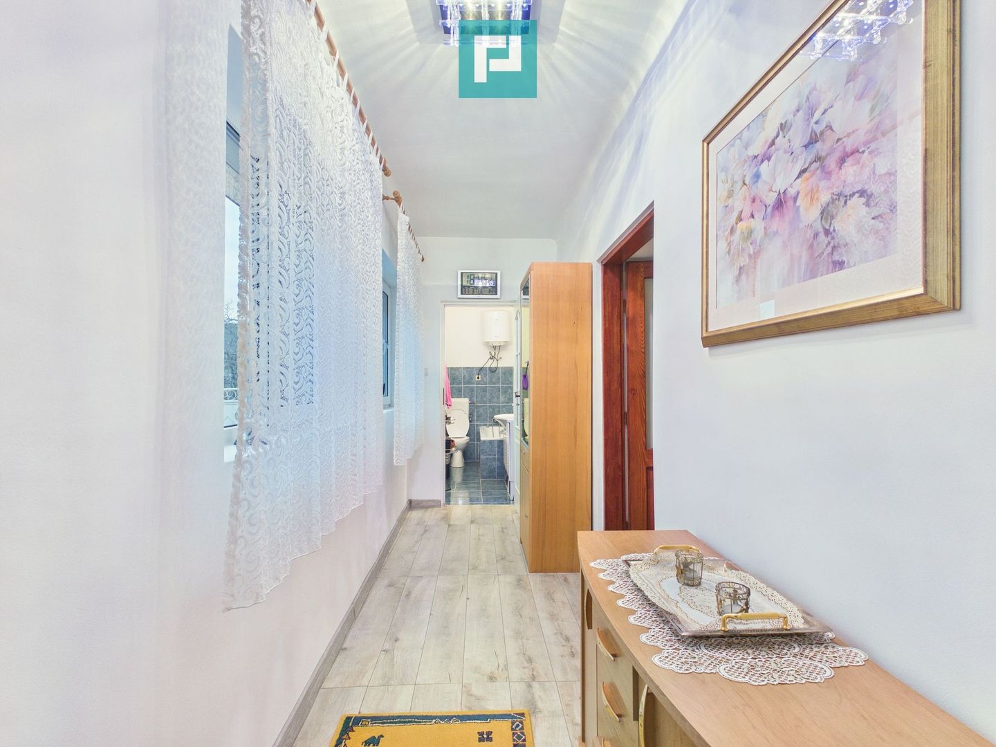 Casă 2 corpuri și 5 camere ultracentral în Curtici - Poză 4