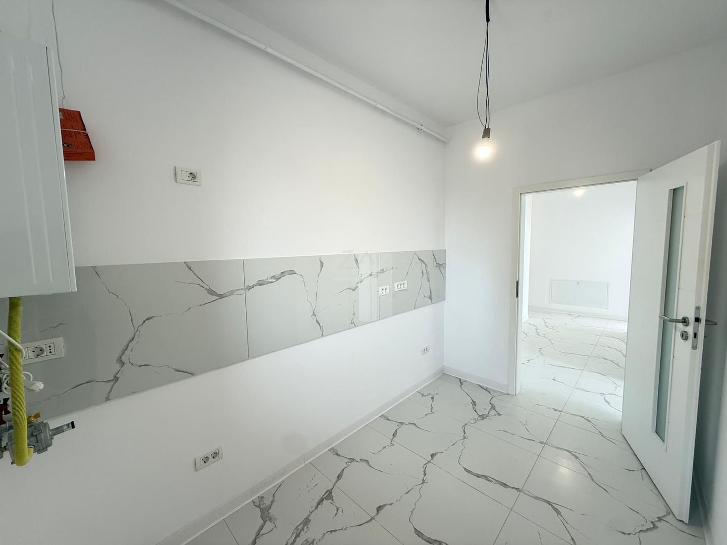 Bloc FINALIZAT la asfalt. Decomandat. - Poză 5