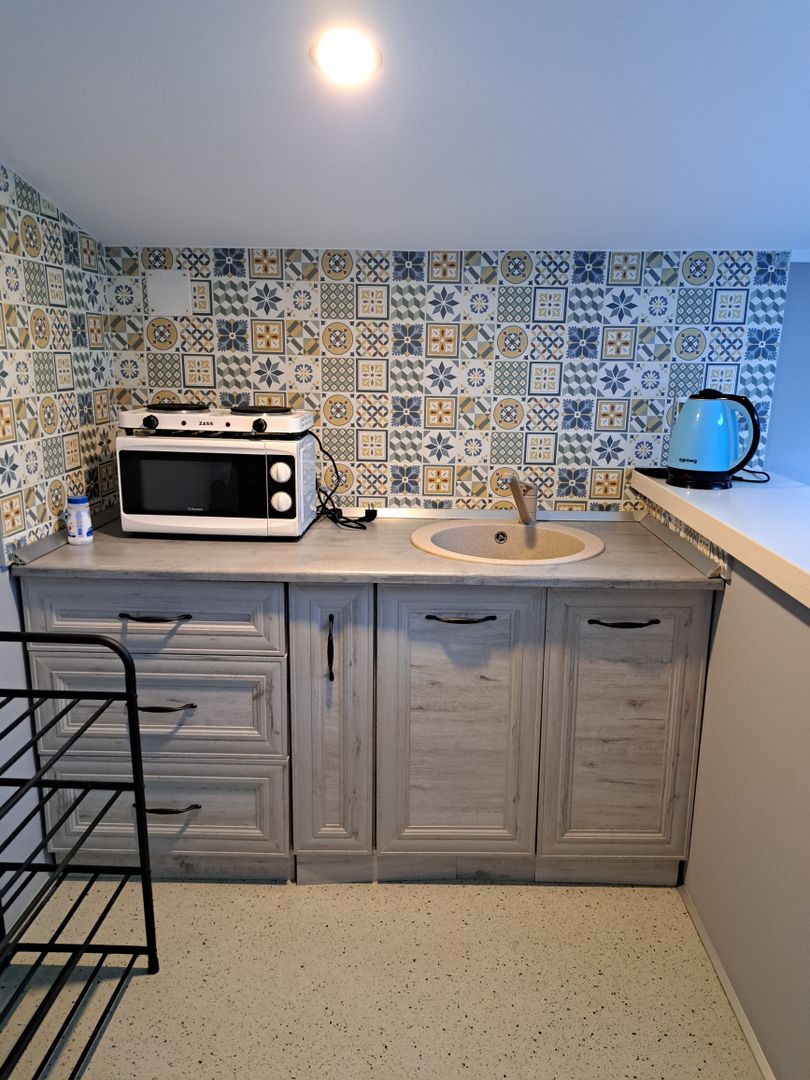 Studio cochet de închiriat în mansardă, inima orașului! - Poză 4