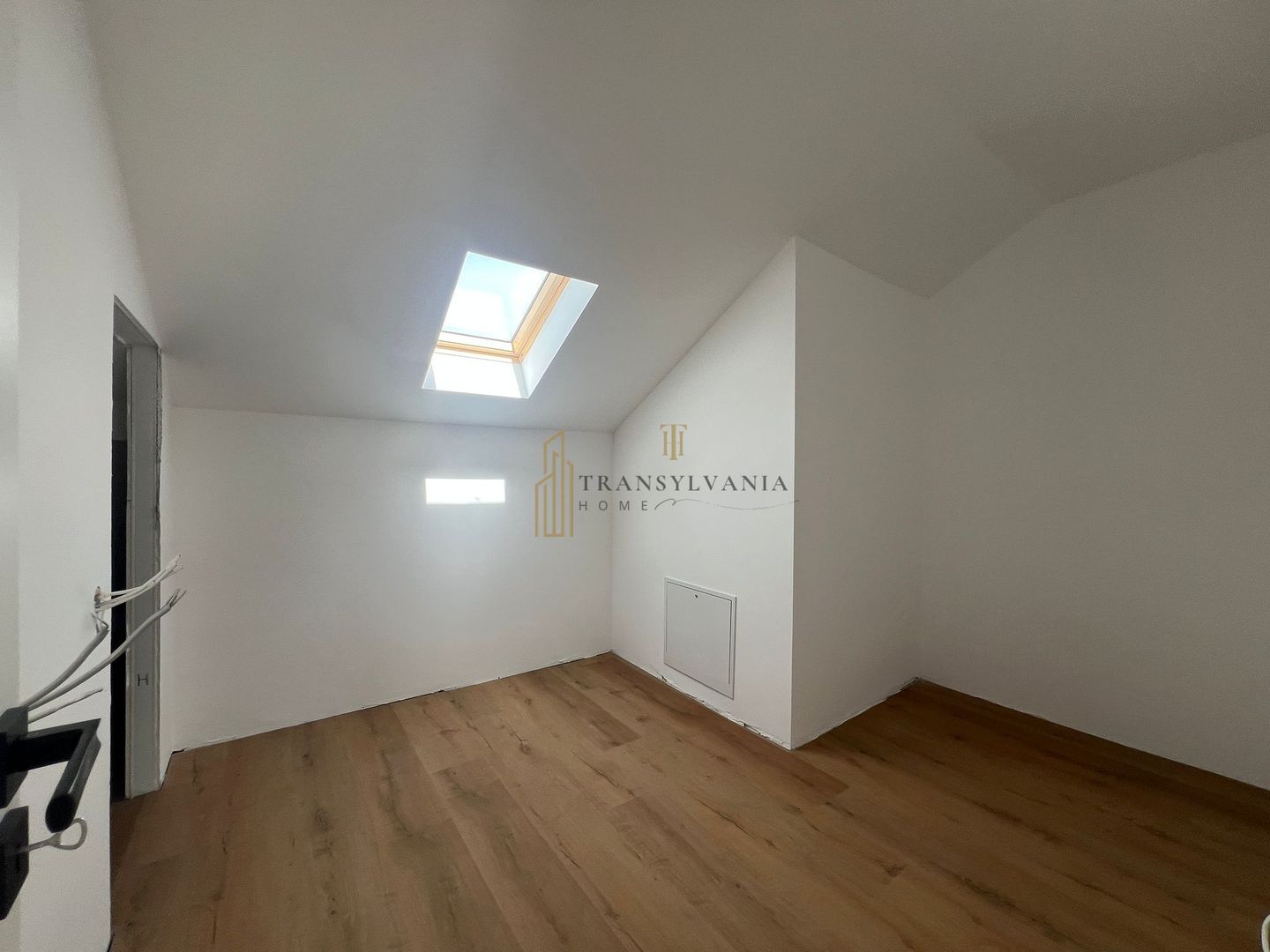 Apartament 4 camere, suprafata generoasa - Poză 11