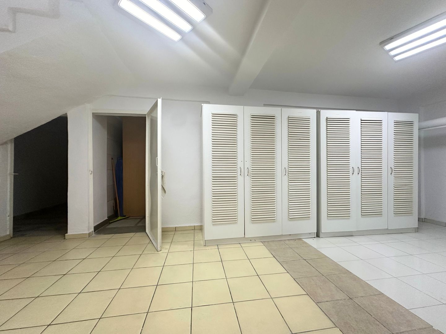 Oferim spre închiriere o proprietate de excepție zona Sisesti - Poză 20