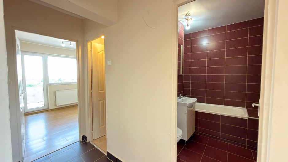 Apartament 3 camere MV1, Etaj IV / Str. Narcisei Nr.9 / Carei - Poză 6