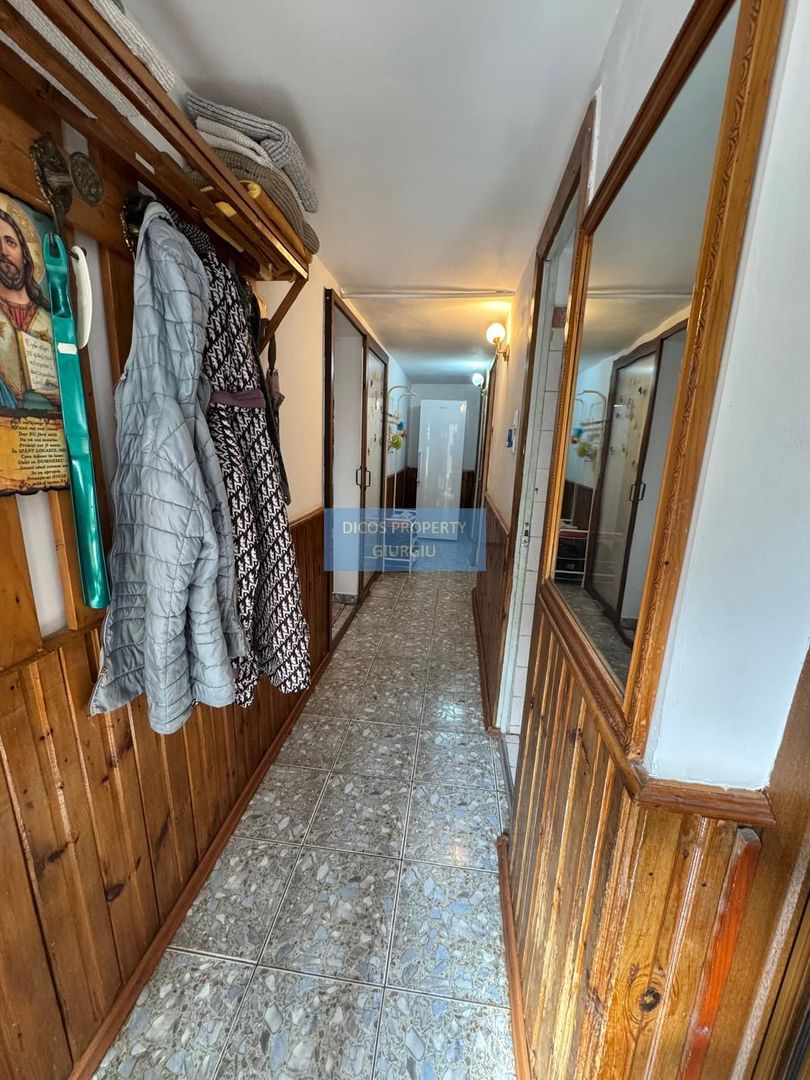 Casă cu 4 camere de vânzare – Str. I. C. Brătianu - Poză 2