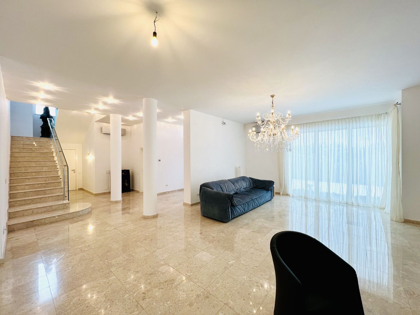 Proprietate deosebita suprafete generoase 580 mp teren 2076 mp - Poză 4