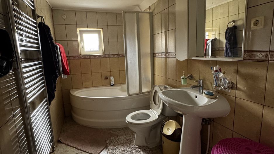 Casa de Vânzare cu lac - Poză 12