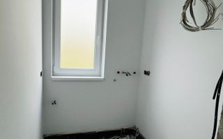 Duplex nou cu 5 camere despartit prin garaj - Dumbravita - Poză 8