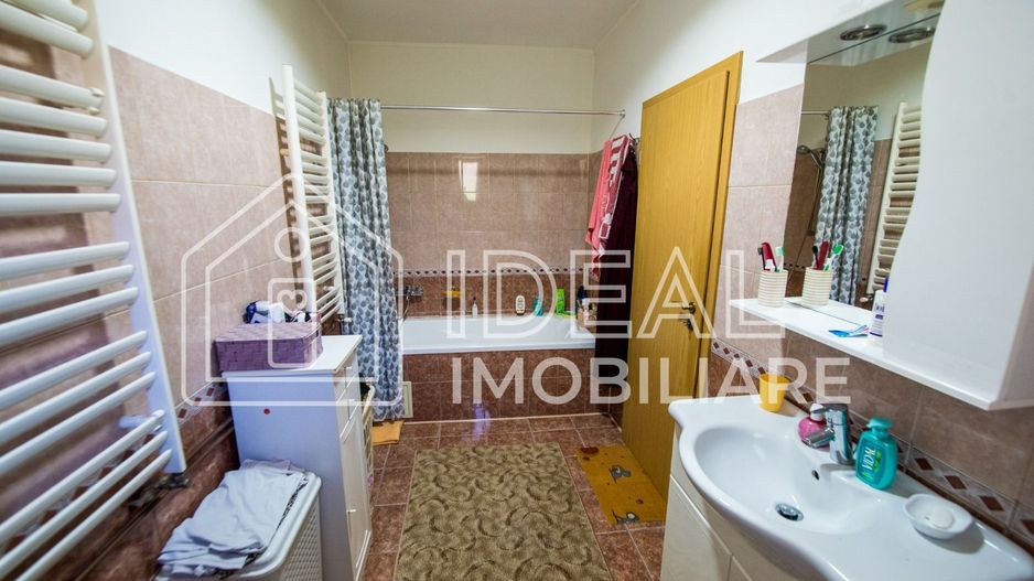 Casa Individuala cu 8 camere si 430 mp de curte, zona Calea Poplacii - Poză 19